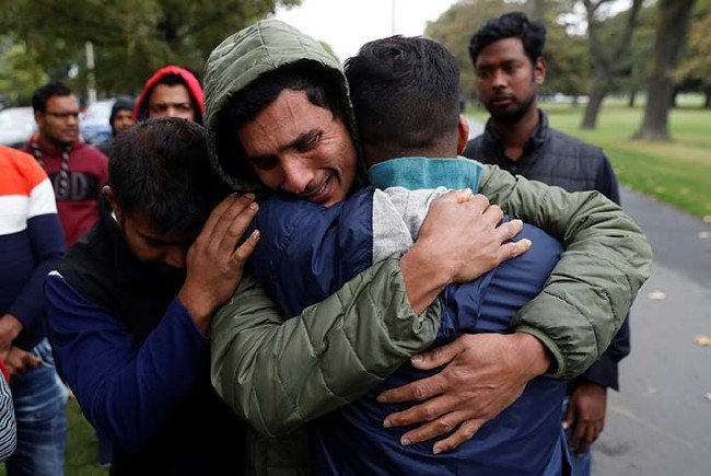 Yeni Zelanda'da acı paylaşılıyor 13