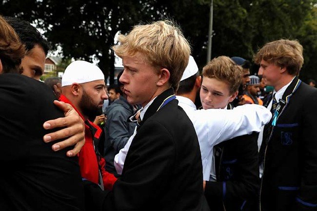 Yeni Zelanda'da acı paylaşılıyor 34