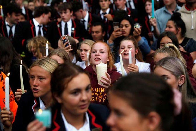 Yeni Zelanda'da acı paylaşılıyor 36