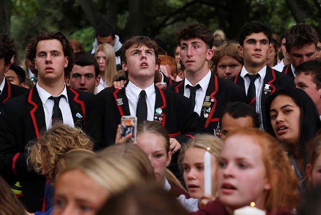 Yeni Zelanda'da acı paylaşılıyor 24