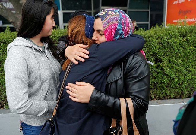 Yeni Zelanda'da acı paylaşılıyor 18