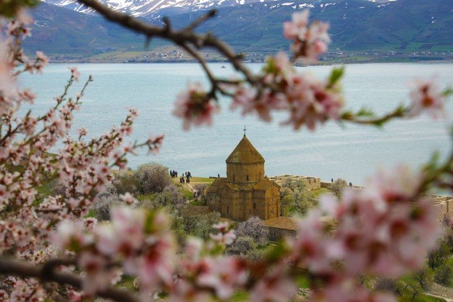 Akdamar Adası'nda ilkbahar güzelliği 11