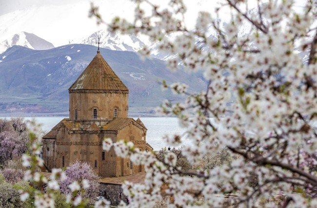 Akdamar Adası'nda ilkbahar güzelliği 23