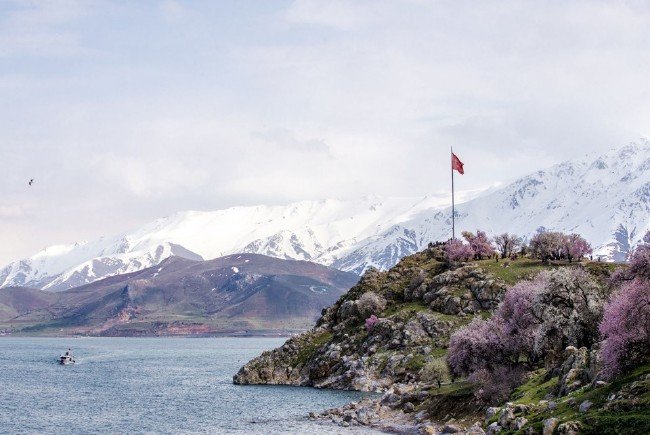 Akdamar Adası'nda ilkbahar güzelliği 4