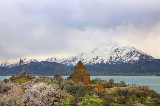 Akdamar Adası'nda ilkbahar güzelliği 5