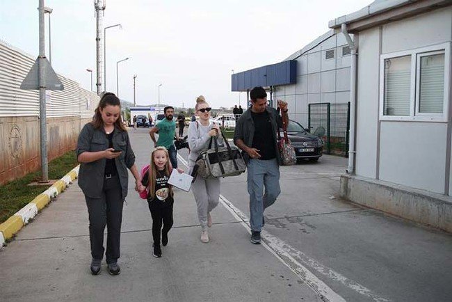 Yürek burkan görüntü! Eşi gözyaşları içinde ayrıldı 12