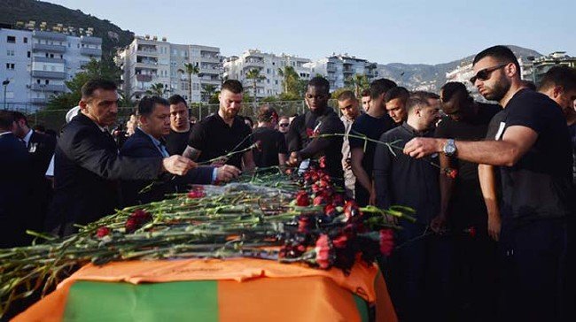 Yürek burkan görüntü! Eşi gözyaşları içinde ayrıldı 13
