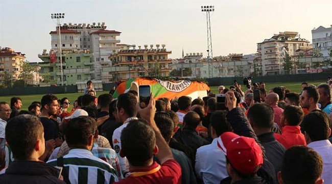 Yürek burkan görüntü! Eşi gözyaşları içinde ayrıldı 2