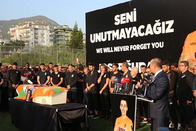 Yürek burkan görüntü! Eşi gözyaşları içinde ayrıldı 3
