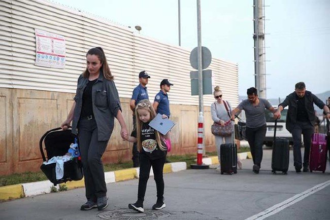 Yürek burkan görüntü! Eşi gözyaşları içinde ayrıldı 5