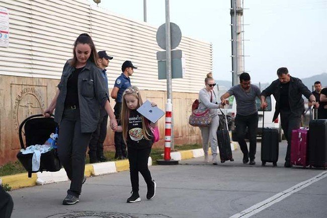 Yürek burkan görüntü! Eşi gözyaşları içinde ayrıldı 9