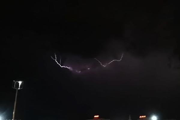 Diyarbakır'da şimşekli gece 16