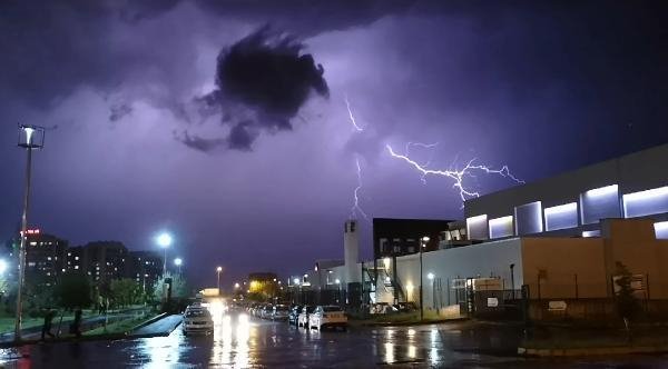 Diyarbakır'da şimşekli gece 6