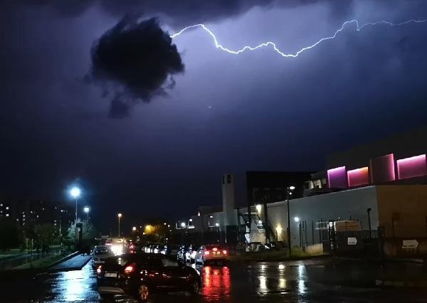 Diyarbakır'da şimşekli gece 7