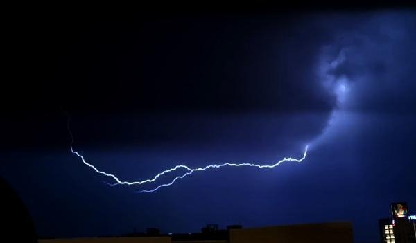 Diyarbakır'da şimşekli gece 17