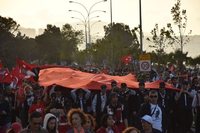 Samsun'da '1919' metrelik rekor bayrak yürüyüşü 10