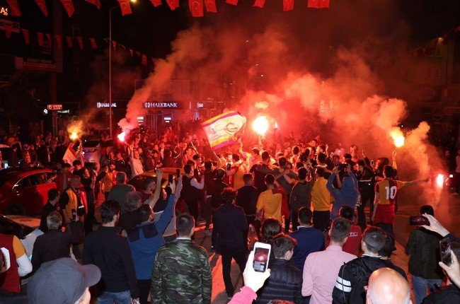 Taksim'de 'Sarı-Kırmızı' bayram 6