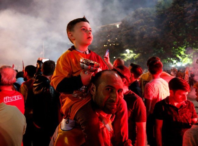 Taksim'de 'Sarı-Kırmızı' bayram 15