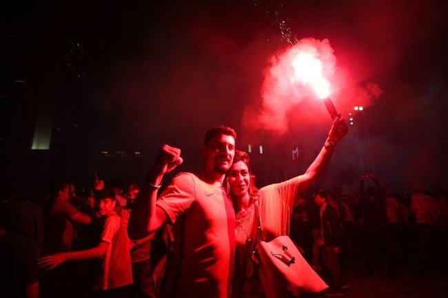 Taksim'de 'Sarı-Kırmızı' bayram 18