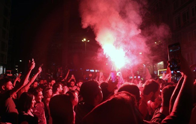 Taksim'de 'Sarı-Kırmızı' bayram 23