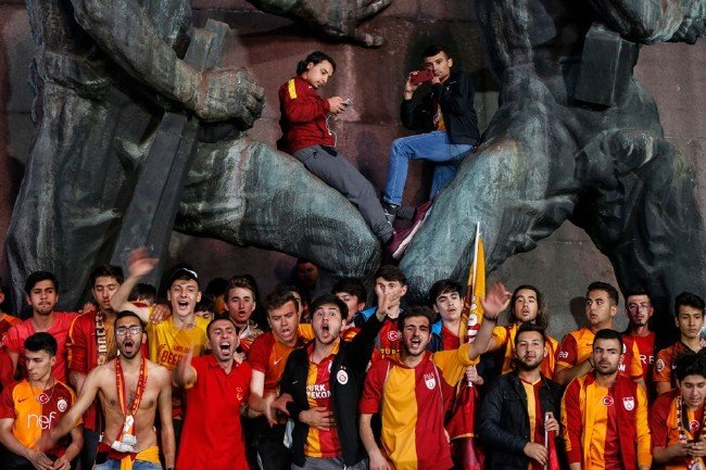 Taksim'de 'Sarı-Kırmızı' bayram 5