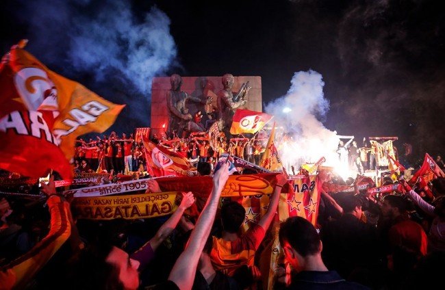 Taksim'de 'Sarı-Kırmızı' bayram 12