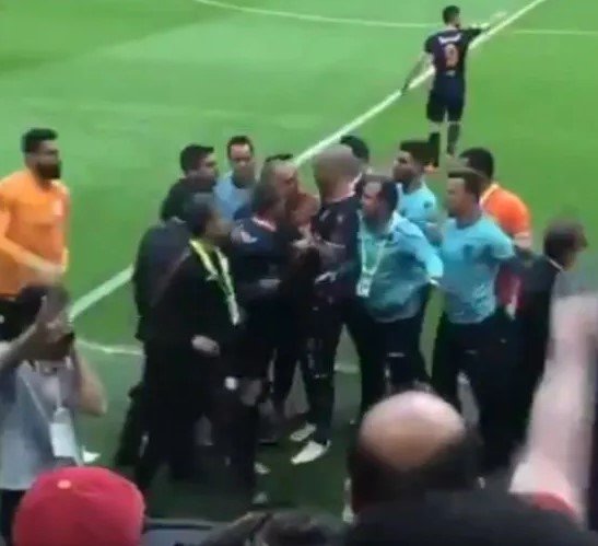 Fatih Terim'den Robinho'ya yumruklu tepki 11