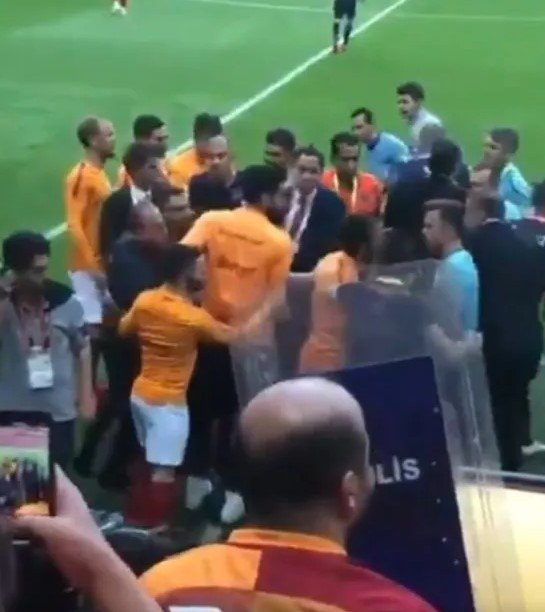 Fatih Terim'den Robinho'ya yumruklu tepki 13