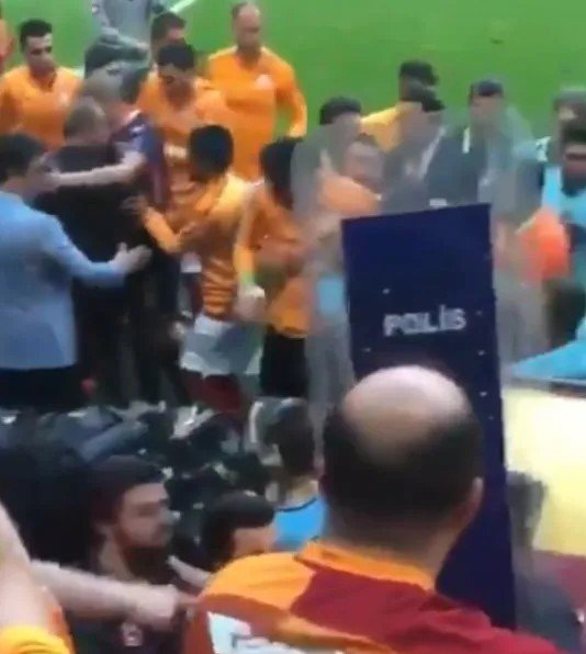 Fatih Terim'den Robinho'ya yumruklu tepki 15