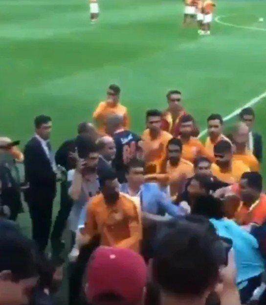 Fatih Terim'den Robinho'ya yumruklu tepki 16