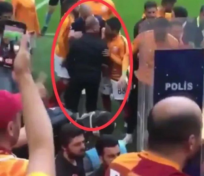 Fatih Terim'den Robinho'ya yumruklu tepki 9