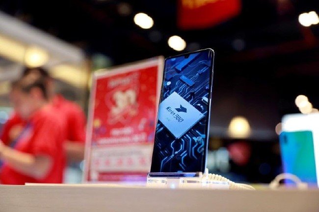 Huawei kendi göbeğini kendisi kesecek 3