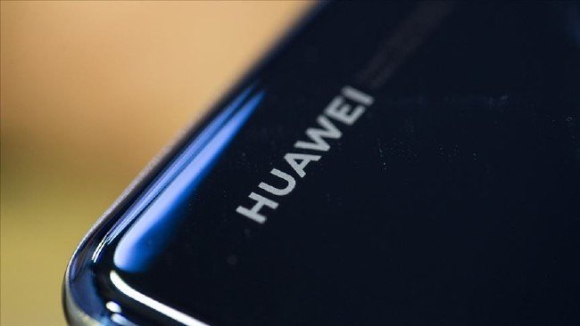 Huawei kendi göbeğini kendisi kesecek 8