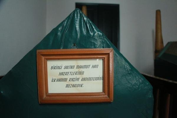 Dolmabahçe Sarayı'nda gizemli türbe 8