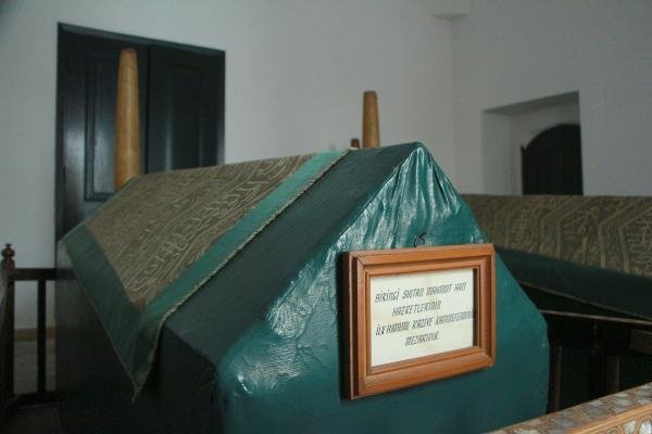 Dolmabahçe Sarayı'nda gizemli türbe 2