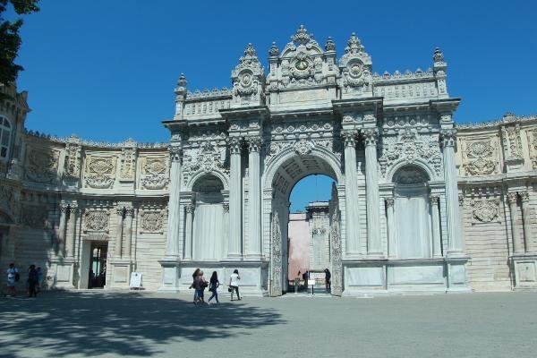 Dolmabahçe Sarayı'nda gizemli türbe 15