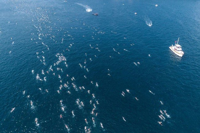 2 bin 400 kişi İstanbul Boğazı'nda yarıştı 13