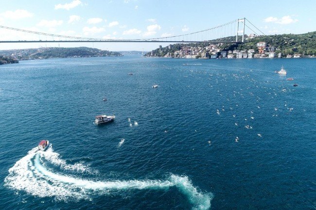 2 bin 400 kişi İstanbul Boğazı'nda yarıştı 14
