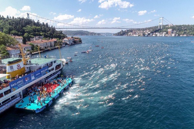 2 bin 400 kişi İstanbul Boğazı'nda yarıştı 4