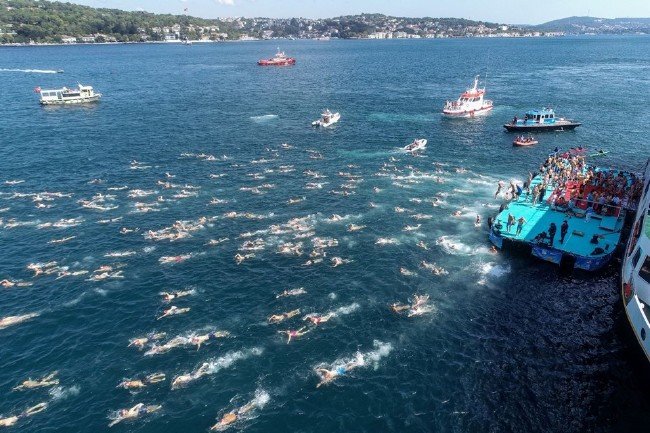 2 bin 400 kişi İstanbul Boğazı'nda yarıştı 8