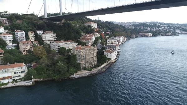 Boğaz'ın şato görünümlü yalısı satışta 11