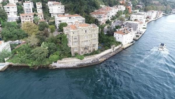 Boğaz'ın şato görünümlü yalısı satışta 12