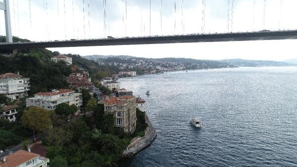 Boğaz'ın şato görünümlü yalısı satışta 5