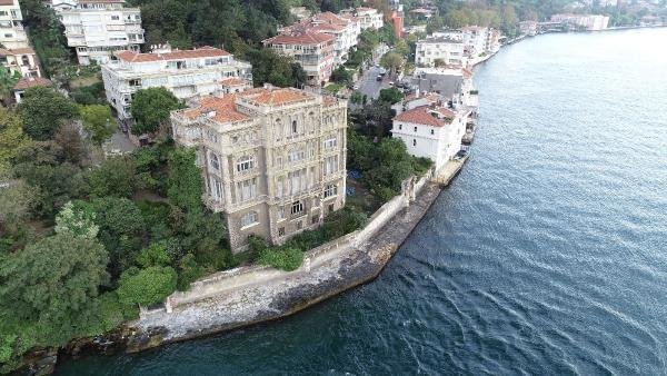 Boğaz'ın şato görünümlü yalısı satışta 2