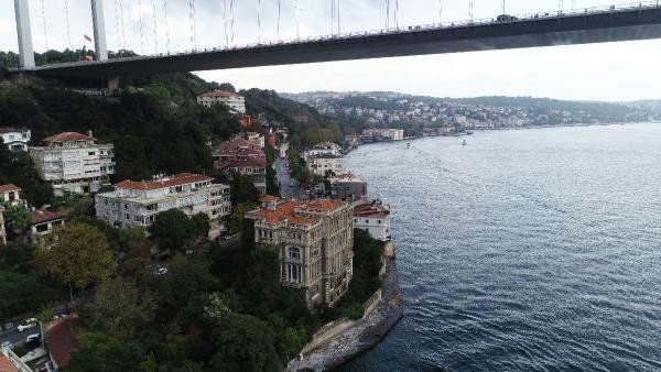 Boğaz'ın şato görünümlü yalısı satışta 8