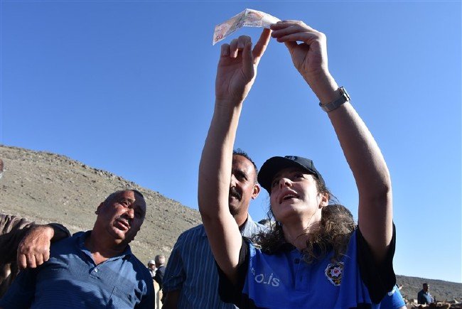 Polisten uygulamalı 'sahte para' uyarısı 1