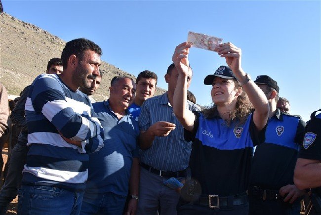 Polisten uygulamalı 'sahte para' uyarısı 2