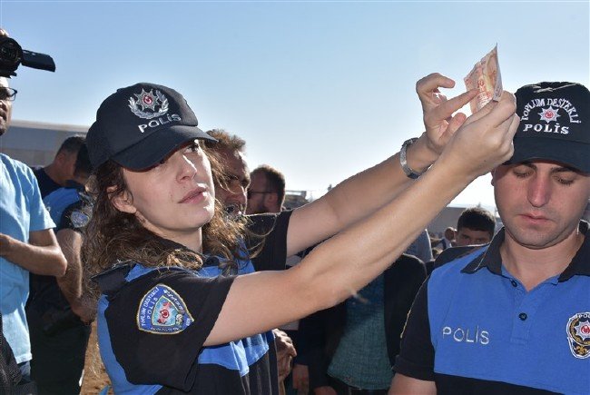 Polisten uygulamalı 'sahte para' uyarısı 4