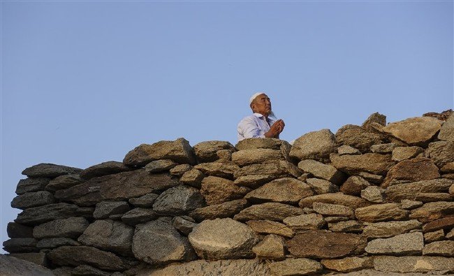 Hicretin mucizevi dağı 'Sevr' 12