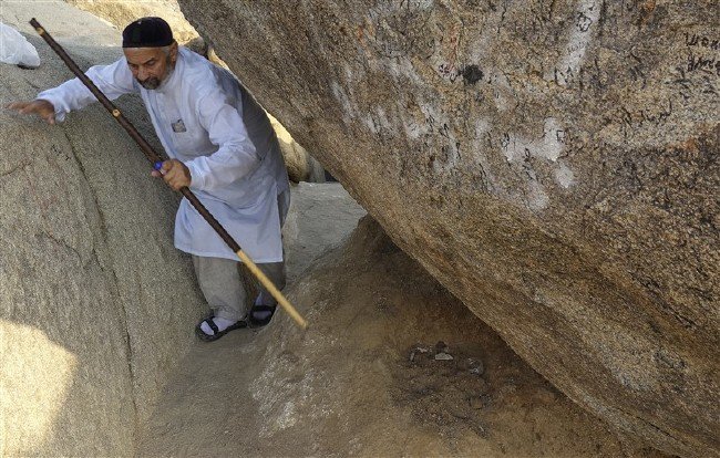 Hicretin mucizevi dağı 'Sevr' 14